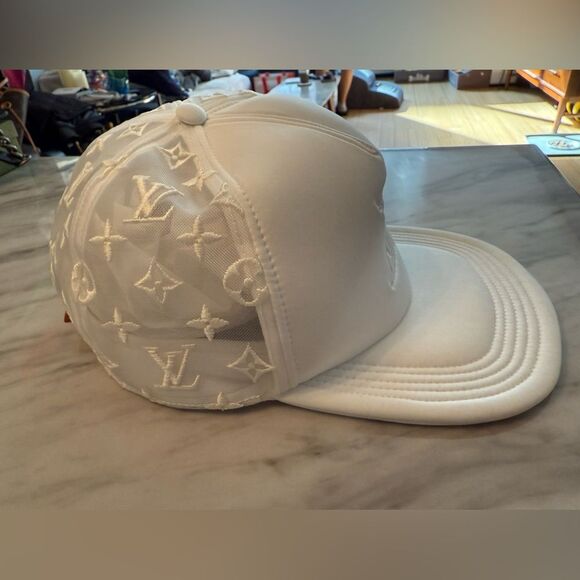 LOUIS VUITTON White Mesh Hat Large Size AUTHENTIC - Picture 3 of 16